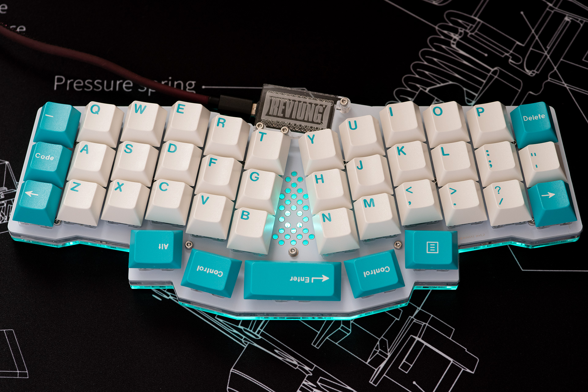 Keycaps installed on the Reviung 41