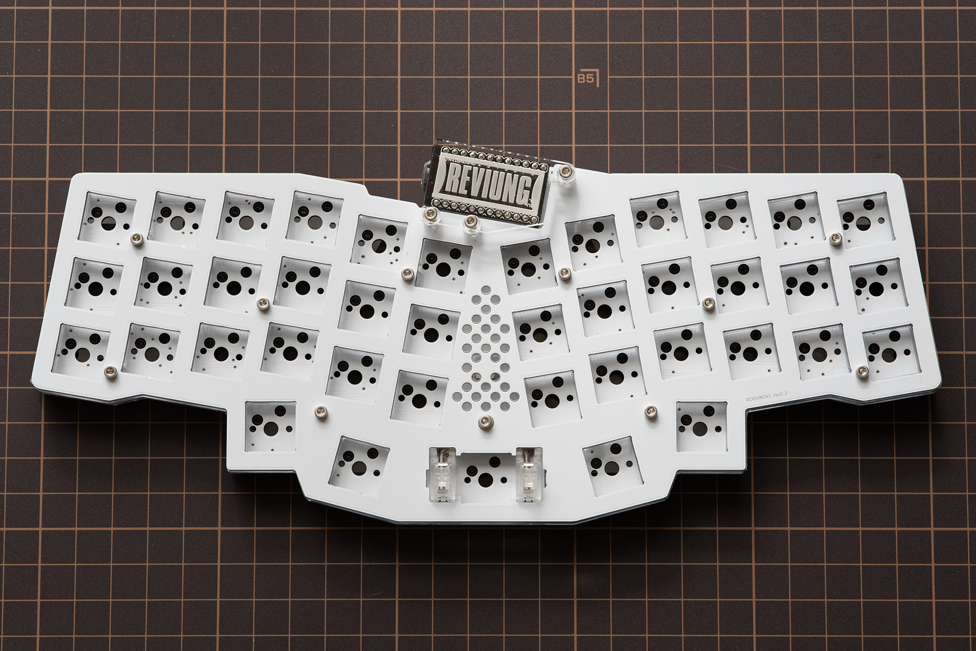 Top plate fitted to the case